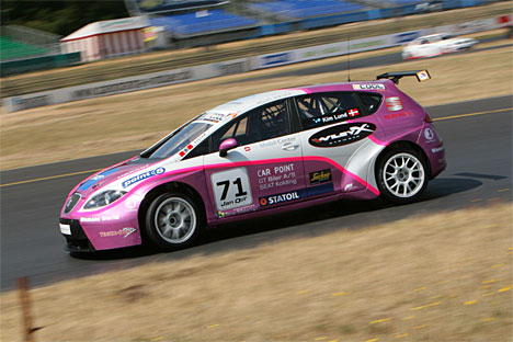 Når ellers bilen ikke var plaget af defekter, var der fuld fart på Team Lund Racing